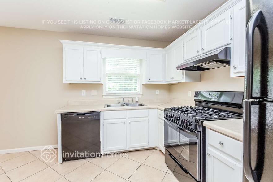 Building Photo - 715 Saddle Shoals Dr