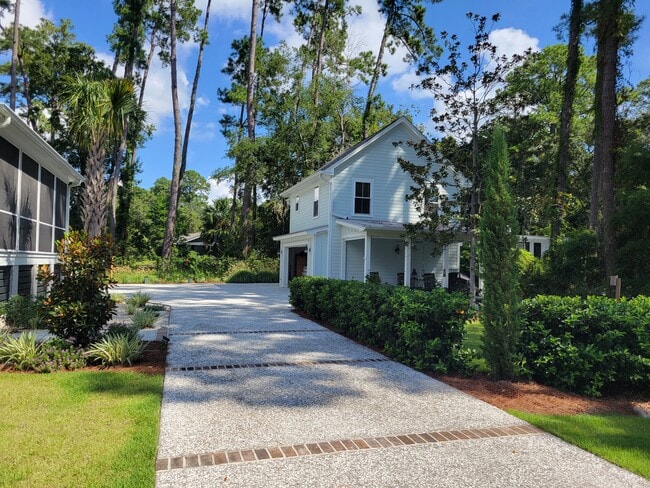 Building Photo - 114 S Hermitage Rd