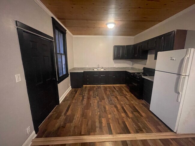 Kitchen - 2455 Wisteria St