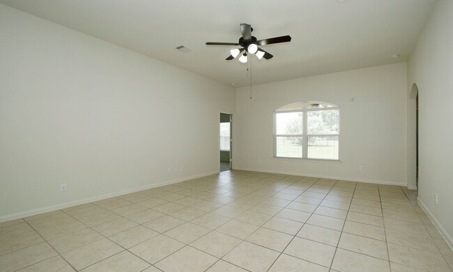 Building Photo - For Lease | 3 Bed, 2 Bath | 1,766 Sq Ft | ...