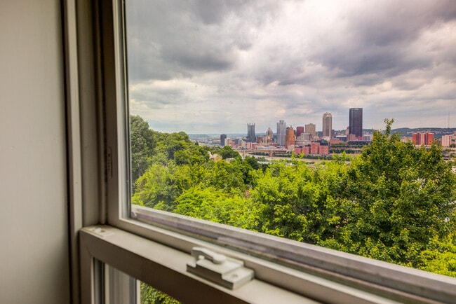 Building Photo - Available MAY 2026 - 2 Bedroom, 2 Bath Home w/ CRAZY City Views!