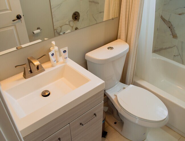 Building Photo - 536 Riggs Rd NE