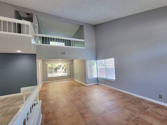 Building Photo - Spacious Beauty with Remodeled Kitchen and...