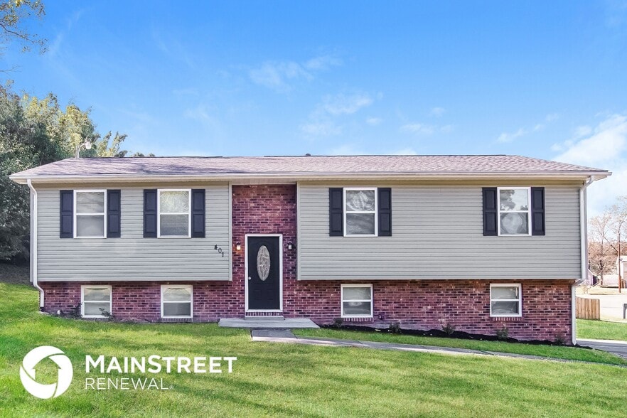 Primary Photo - 401 Swanee Dr