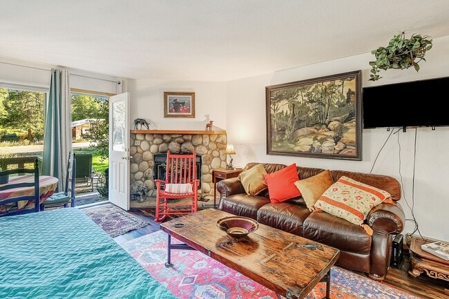 Building Photo - FRISCO! Offered Furnished or Unfurnished! 1 pet negotiable!  An Artist's retreat! Must see.