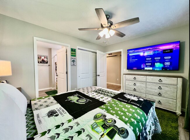 Building Photo - NEW Farmhouse Retreat Rustic decor and Cozy vibes!