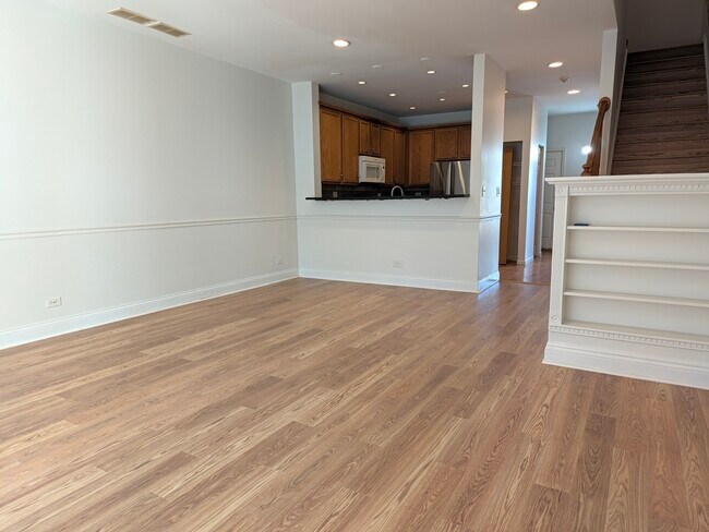 Building Photo - 2542 Golf Ridge Cir