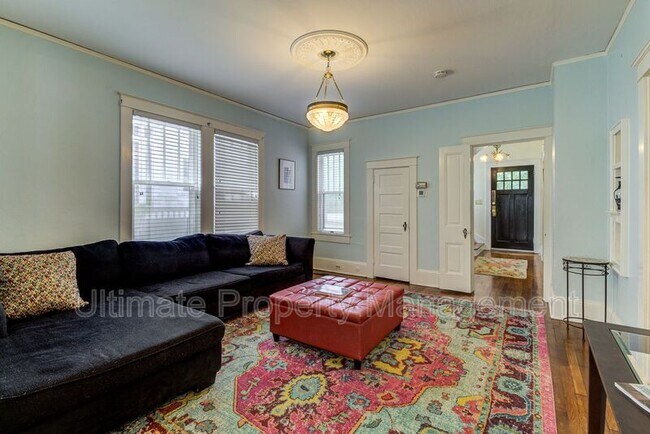 Building Photo - 206 Nun St