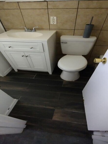 Building Photo - 204-206 Dewald St