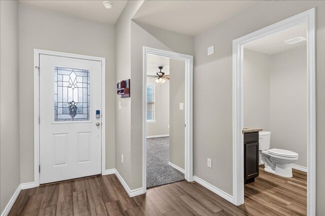 Building Photo - 8133 Cattlemen Dr