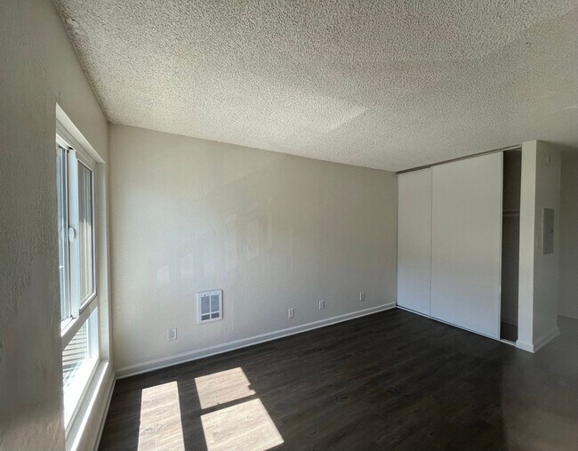 Building Photo - 9010 Tobias Ave