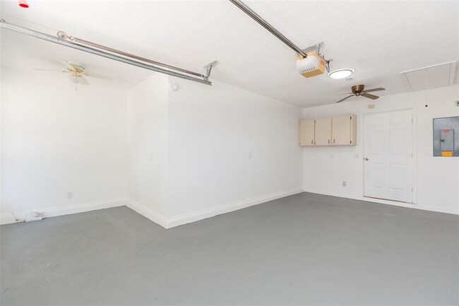 Building Photo - 6541 Brentwood Dr.