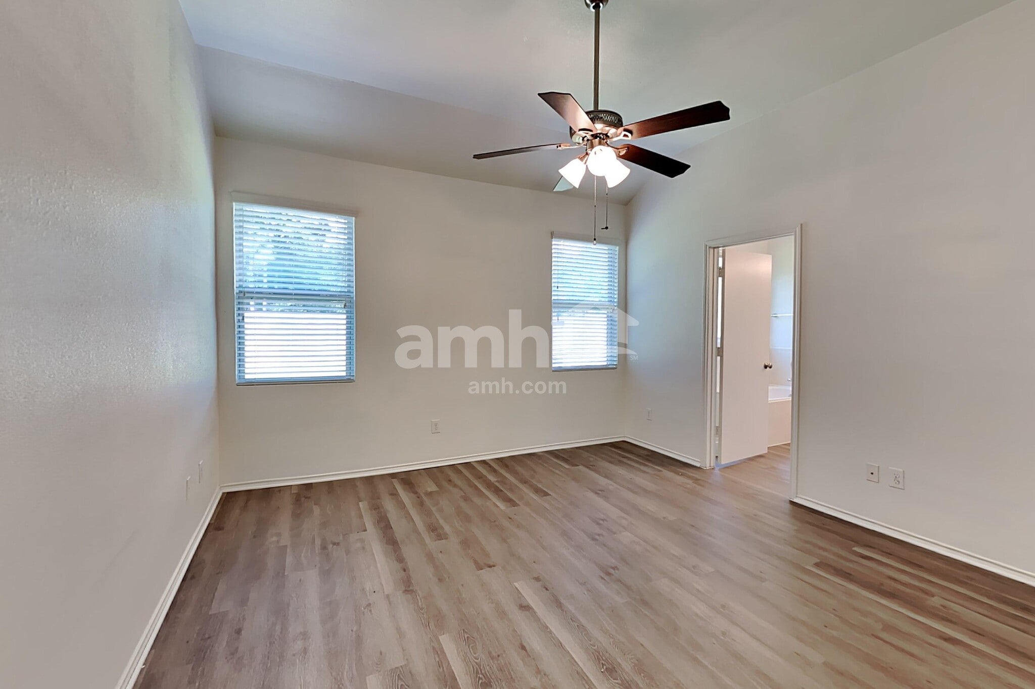 Building Photo - 10016 Sterling Pl Dr