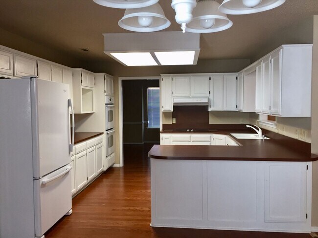 Building Photo - 2315 E Kantz Ln