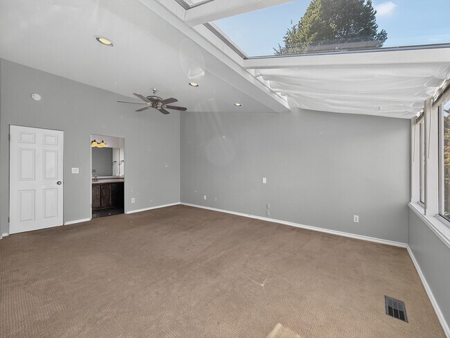 Building Photo - 16706 SE 44 St