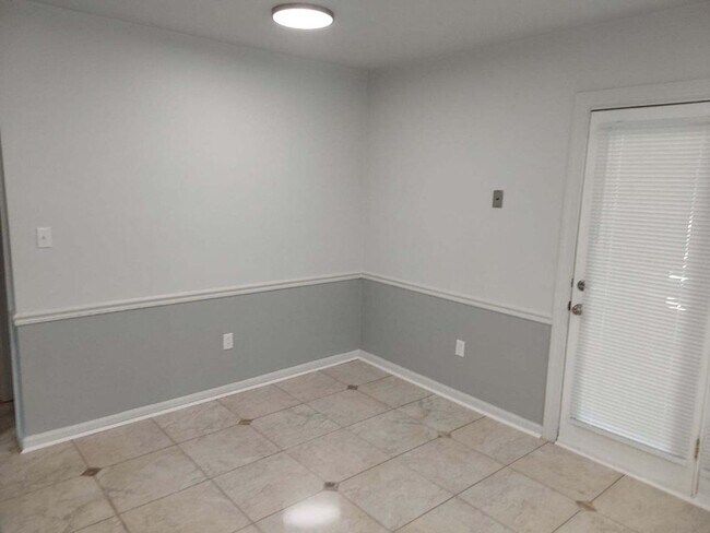 Building Photo - Beautiful Roanoke 2 bed 2 bath Duplex