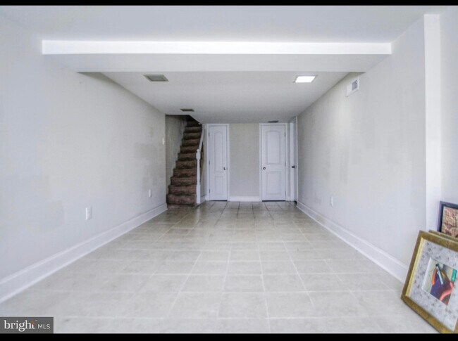 Building Photo - 1705 67th Ave