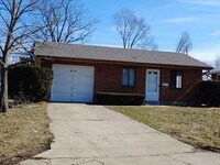 Building Photo - Cute 2 bedroom 1 bath ranch with garage.