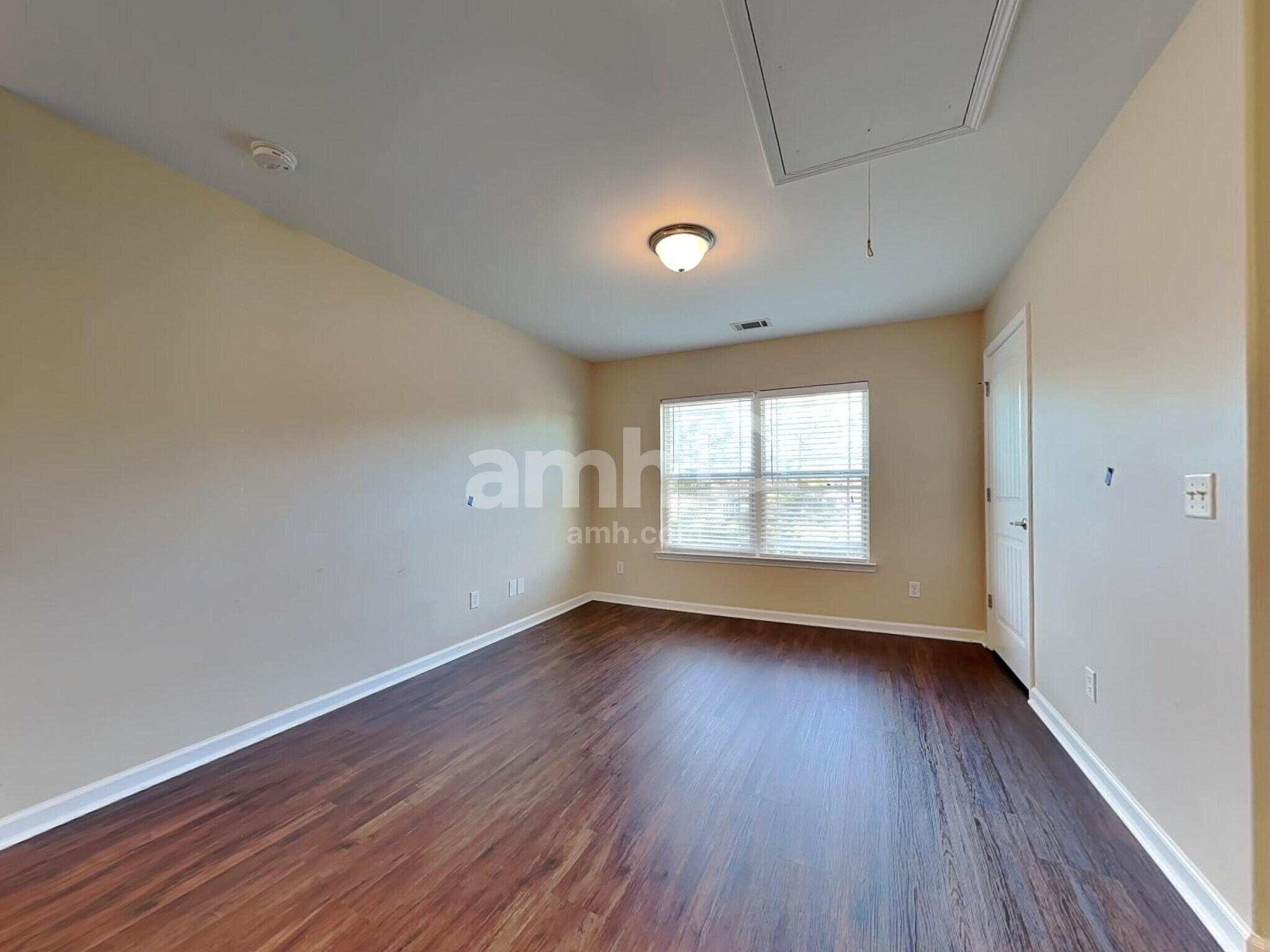 Building Photo - 170 Lake Pointe Dr