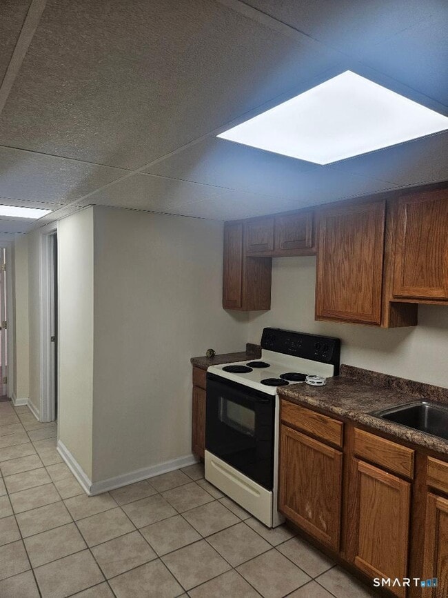 Building Photo - 1129 Southford Rd