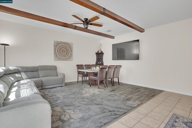 Building Photo - 351 Coolcrest Dr