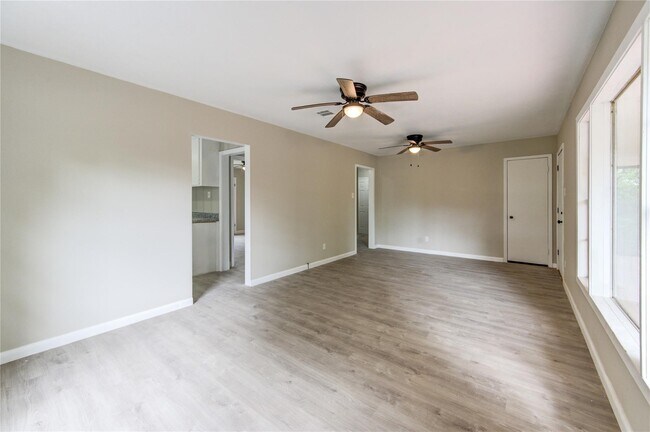 Building Photo - 808 TX-393 Loop