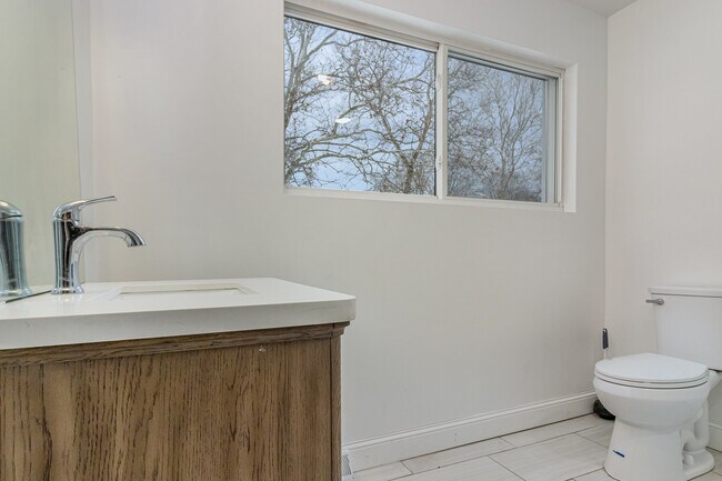 Building Photo - 307 Norfolk St