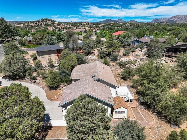 Building Photo - Immaculate 3 bedroom, 2 bath home in Presc...