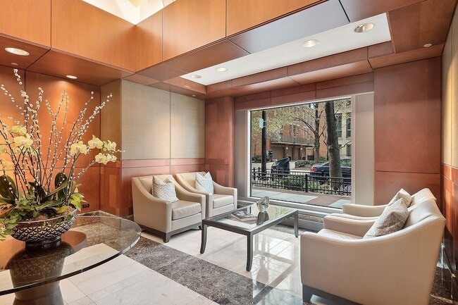 Building Photo - 445 E North Water St