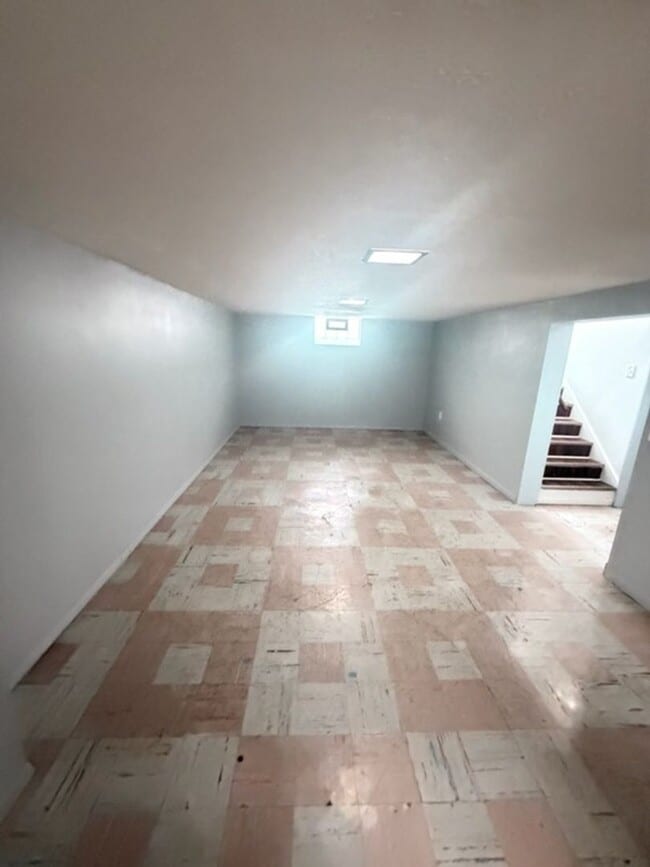 Building Photo - A Single family home with Garage in Garfield Heights