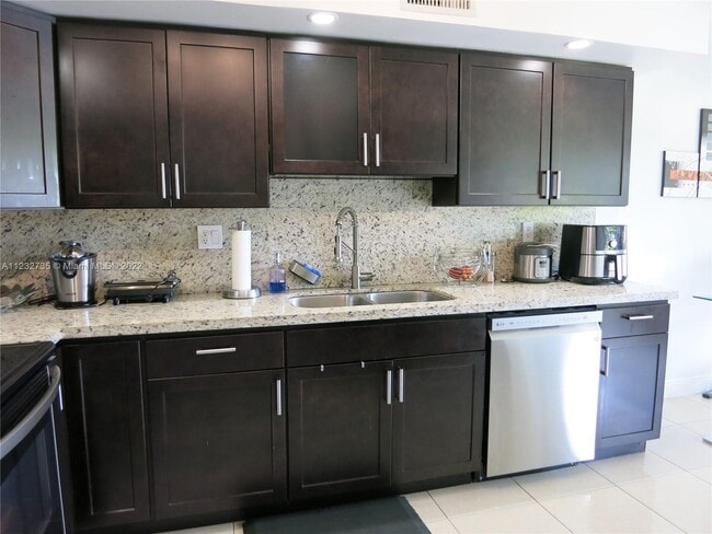 Building Photo - 1300 SW 122nd Ave