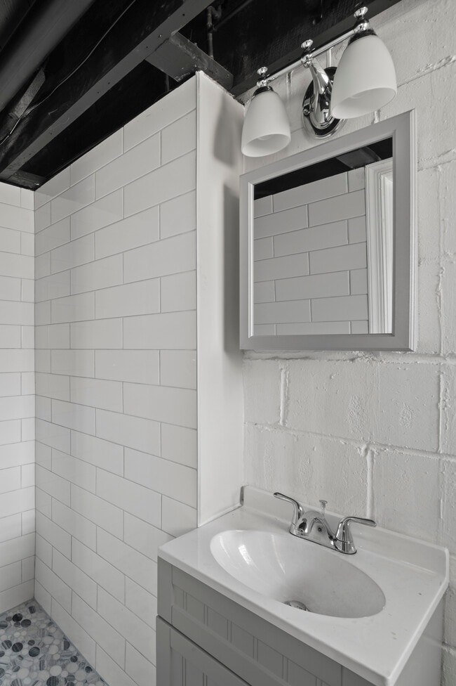 Building Photo - 710 Edmondson Ave