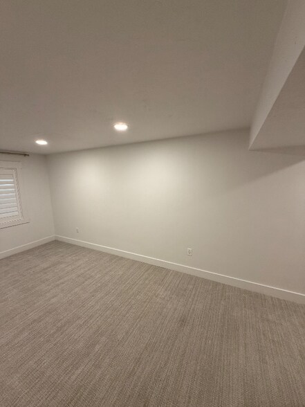 Building Photo - 278 Starboard Dr