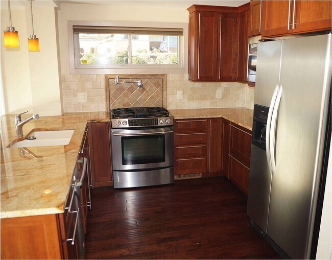 Building Photo - Spectacular Water View of Puget Sound and Mount Rainier