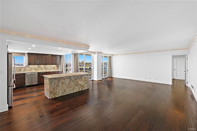 Building Photo - 310 Fernando St