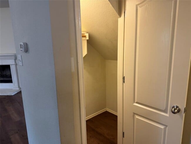 Building Photo - 2053 Rachel Ln