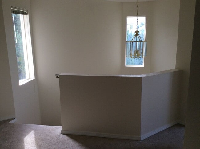 Building Photo - 2430 NW Granite Ct