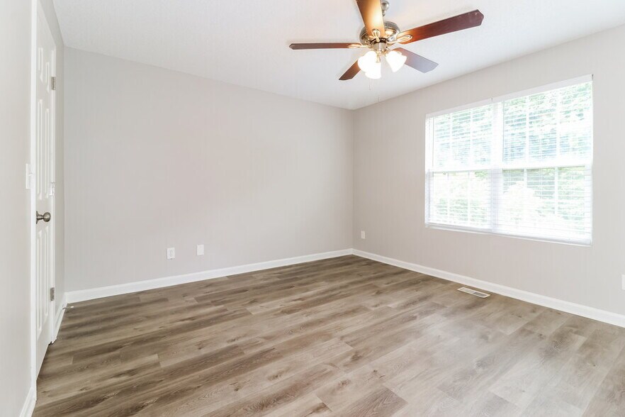 Building Photo - 205 Ashland Manor Dr