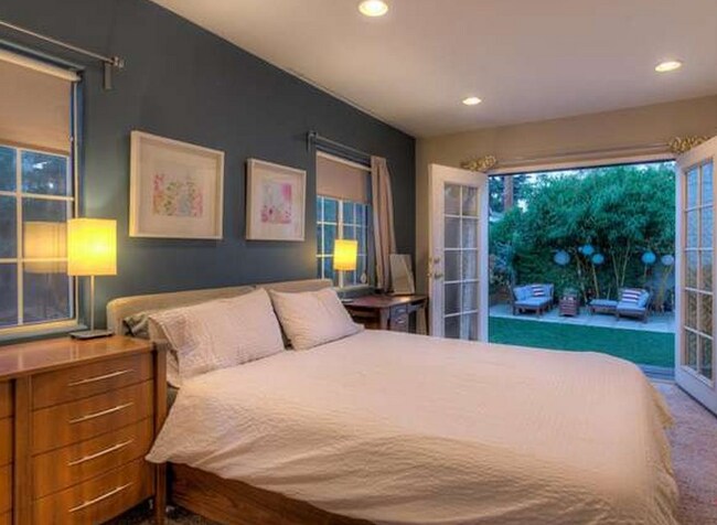 Building Photo - Beautifully Remodeled Home in Fantastic Westside Village/Palms location