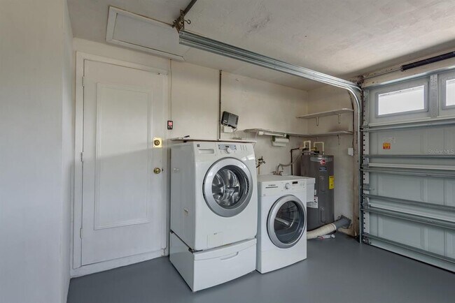 Building Photo - 10521 Oak Hill Dr