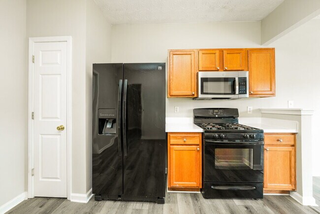 Building Photo - 411 Pondweed Dr