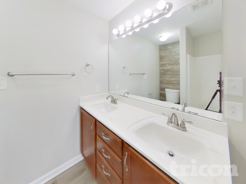 Building Photo - 1339 Loren Circle