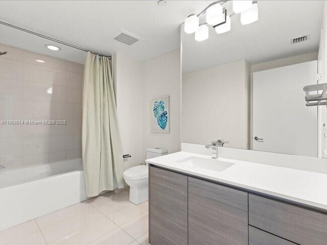 Building Photo - 460 NE 28th St