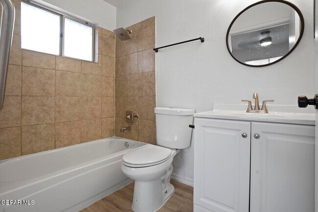 Building Photo - 1821 Ed White Way