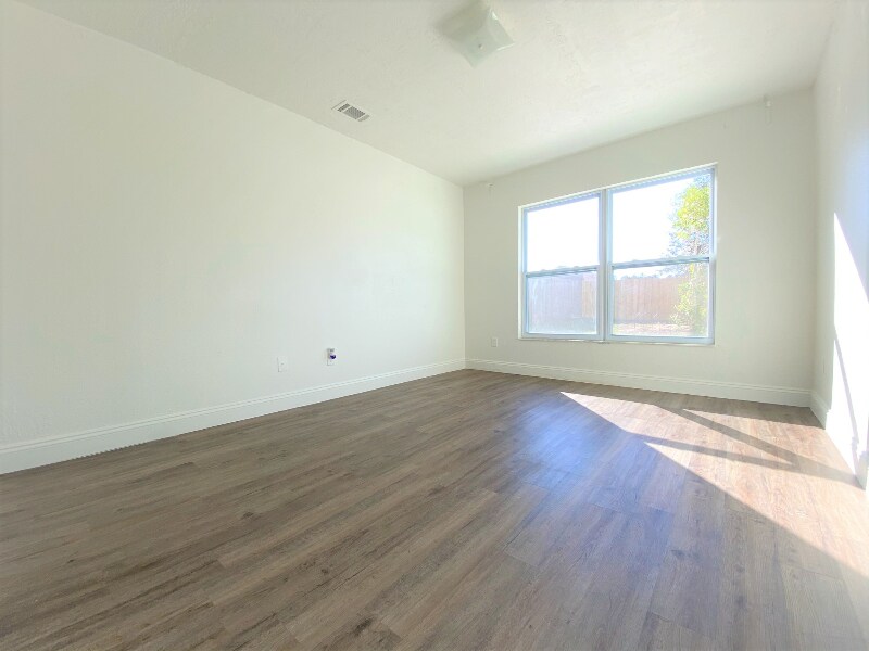 Building Photo - 925 Belvoir Dr