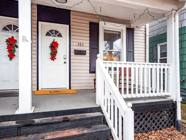 Primary Photo - 363 E Gates St