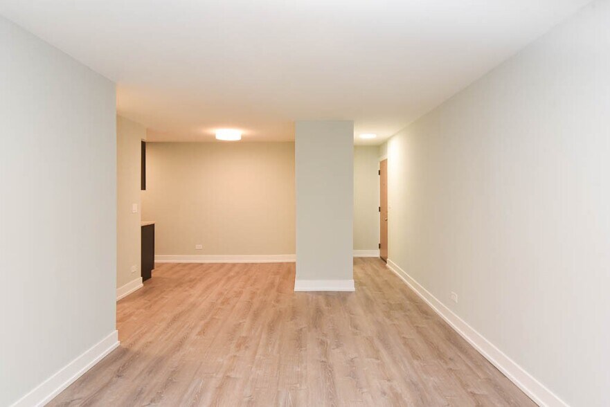 Building Photo - 448 W Barry Ave
