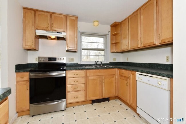 Building Photo - 18 Old Young St