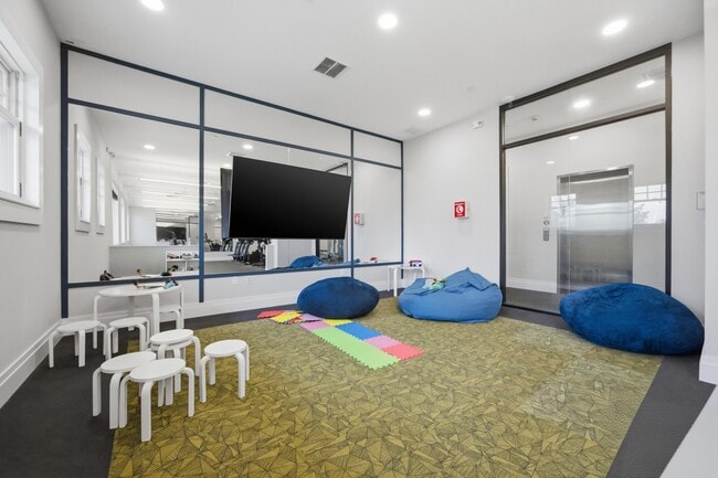 Building Photo - 5816 Brunner Ct