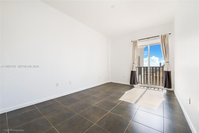 Building Photo - 10 Aragon Ave